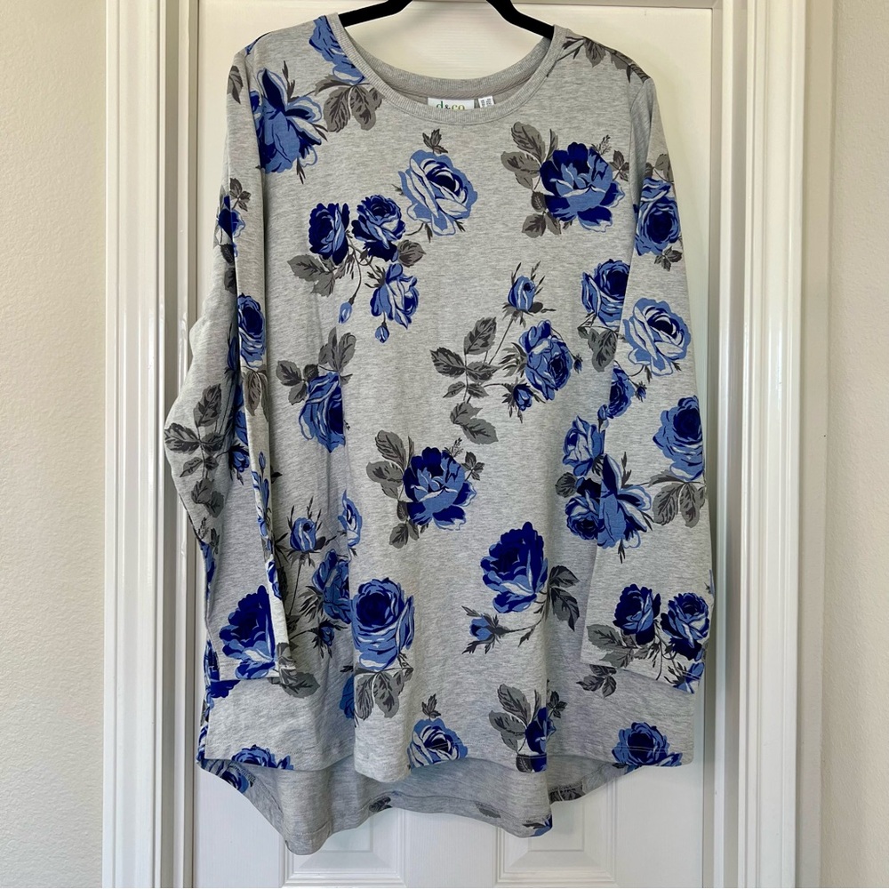 Denim & Company woman’s crew neck sweatshirt